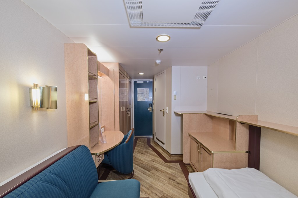 Hurtigruten MS Finnmarken Polar Outside Upper Deck 2 Travellers 2.jpg